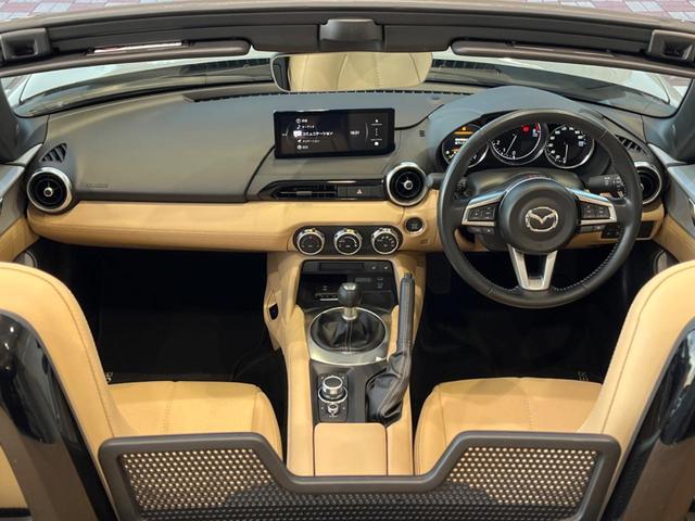 ロードスター Ｓレザーパッケージ　Ｖセレクション　６ＭＴ　禁煙車　スポーツタンナッパ革シート　マツダコネクト８．８インチ　バックカメラ　ＥＴＣ　スマートキー　ＬＥＤヘッド　レーダークルーズコントロール　シートヒーター　オートエアコン（2枚目）