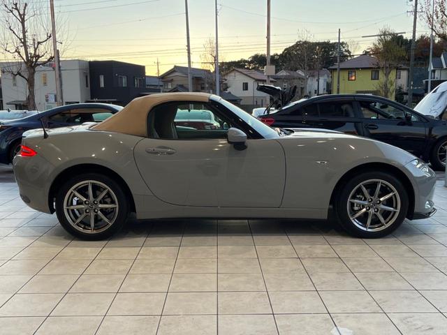 ロードスター Ｓレザーパッケージ　Ｖセレクション　６ＭＴ　禁煙車　スポーツタンナッパ革シート　マツダコネクト８．８インチ　バックカメラ　ＥＴＣ　スマートキー　ＬＥＤヘッド　レーダークルーズコントロール　シートヒーター　オートエアコン（20枚目）