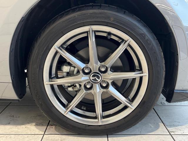 ロードスター Ｓレザーパッケージ　Ｖセレクション　６ＭＴ　禁煙車　スポーツタンナッパ革シート　マツダコネクト８．８インチ　バックカメラ　ＥＴＣ　スマートキー　ＬＥＤヘッド　レーダークルーズコントロール　シートヒーター　オートエアコン（28枚目）