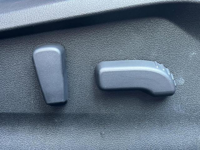 インプレッサＧ４ １．６ｉ－Ｓ　アイサイト　４ＷＤ　後期Ｅ型　禁煙車　純正ナビ　バック＆フロント＆サイドカメラ　メモリー機能付きパワーシート　ドラレコ　アクセスキー＆プッシュスタート　ＥＴＣ　純正１７インチアルミ　ＬＥＤヘッドライト（10枚目）