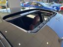 【サンルーフ】開放感たっぷりの希少装備、サンルーフが装着されています!車内に明かりを取り入れたり景色を楽しむ以外にも、車内の空気も簡単に換気できて快適です!