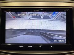 【バックカメラ】駐車時に後方がリアルタイム映像で確認できます。大型商業施設や立体駐車場での駐車時や、夜間のバック時に大活躍！運転スキルに関わらず、今や必須となった装備のひとつです！ 4