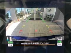 【バックカメラ】駐車時に後方がリアルタイム映像で確認できます。大型商業施設や立体駐車場での駐車時や、夜間のバック時に大活躍！運転スキルに関わらず、今や必須となった装備のひとつです！ 4