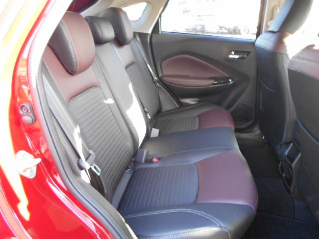 後部座席は広々で、同乗者の方にもリラックスしていただけます！