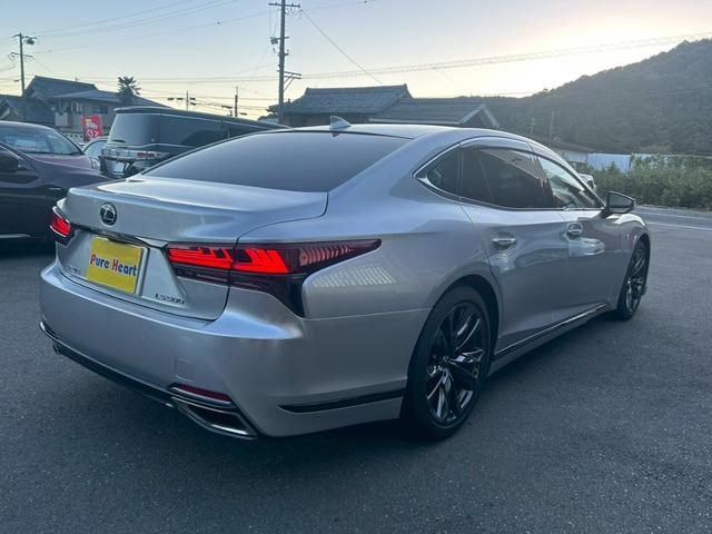 ＬＳ ＬＳ５００　Ｆスポーツ　１オーナー車　サンルーフ　Ｆスポーツ専用革シート　純正ナビ　ＴＶ　全周囲カメラ　ＥＴＣ　ＯＰデジタルインナーミラー　ヘッドアップディスプレイ　シートエアコン・ヒーター　パワーシート　Ｆスポ専用２０ＡＷ（9枚目）