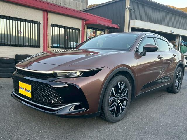 クラウンクロスオーバー Ｇアドバンスド　４ＷＤ　ハーフレザーシート　ディスプレイオーディオ　パノラミックビューモニター　ＥＴＣ２．０　デジタルインナーミラー　パワーシート　パワーバックドア　ＨＵＤ　ＢＳＭ　おくだけ充電　純正１９インチＡＷ（5枚目）