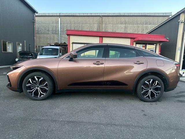 クラウンクロスオーバー Ｇアドバンスド　４ＷＤ　ハーフレザーシート　ディスプレイオーディオ　パノラミックビューモニター　ＥＴＣ２．０　デジタルインナーミラー　パワーシート　パワーバックドア　ＨＵＤ　ＢＳＭ　おくだけ充電　純正１９インチＡＷ（6枚目）