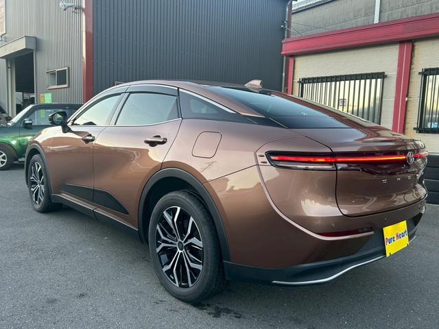 クラウンクロスオーバー Ｇアドバンスド　４ＷＤ　ハーフレザーシート　ディスプレイオーディオ　パノラミックビューモニター　ＥＴＣ２．０　デジタルインナーミラー　パワーシート　パワーバックドア　ＨＵＤ　ＢＳＭ　おくだけ充電　純正１９インチＡＷ（7枚目）