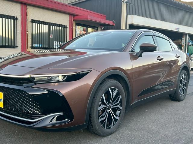 クラウンクロスオーバー Ｇアドバンスド　４ＷＤ　ハーフレザーシート　ディスプレイオーディオ　パノラミックビューモニター　ＥＴＣ２．０　デジタルインナーミラー　パワーシート　パワーバックドア　ＨＵＤ　ＢＳＭ　おくだけ充電　純正１９インチＡＷ（11枚目）