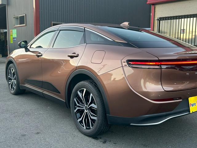 クラウンクロスオーバー Ｇアドバンスド　４ＷＤ　ハーフレザーシート　ディスプレイオーディオ　パノラミックビューモニター　ＥＴＣ２．０　デジタルインナーミラー　パワーシート　パワーバックドア　ＨＵＤ　ＢＳＭ　おくだけ充電　純正１９インチＡＷ（13枚目）