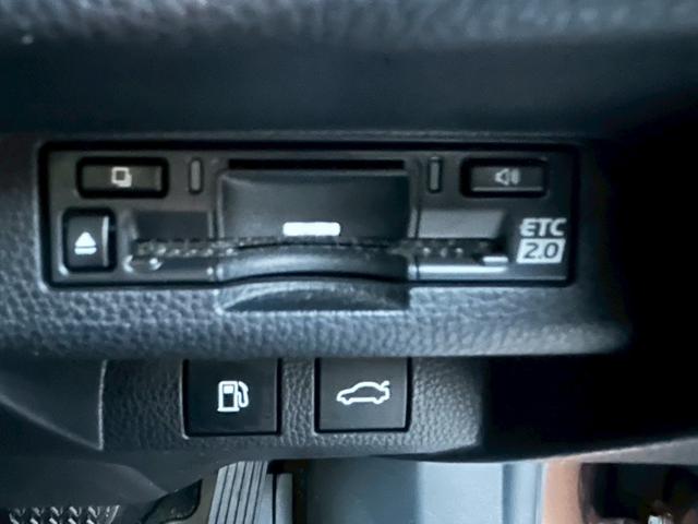 クラウンクロスオーバー Ｇアドバンスド　４ＷＤ　ハーフレザーシート　ディスプレイオーディオ　パノラミックビューモニター　ＥＴＣ２．０　デジタルインナーミラー　パワーシート　パワーバックドア　ＨＵＤ　ＢＳＭ　おくだけ充電　純正１９インチＡＷ（36枚目）