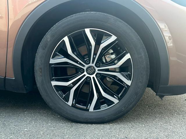クラウンクロスオーバー Ｇアドバンスド　４ＷＤ　ハーフレザーシート　ディスプレイオーディオ　パノラミックビューモニター　ＥＴＣ２．０　デジタルインナーミラー　パワーシート　パワーバックドア　ＨＵＤ　ＢＳＭ　おくだけ充電　純正１９インチＡＷ（42枚目）