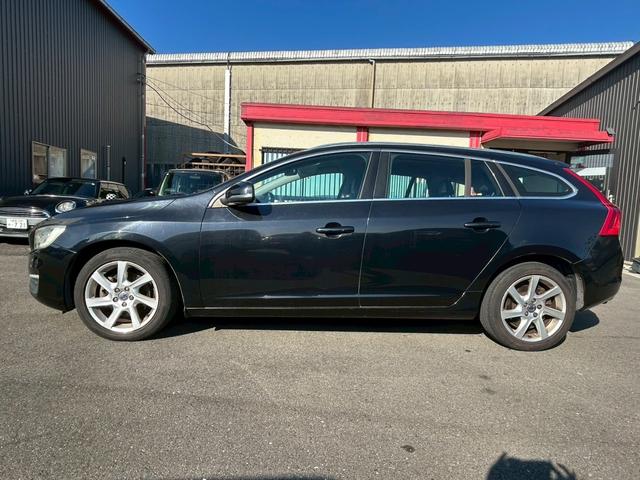 Ｖ６０ Ｔ４　ＳＥ　本革シート　純正ナビ　ＴＶ　バックソナー　ＥＴＣ　プッシュスタート　スマートキー　パワーシート　シートヒーター　純正１７インチアルミホイール（6枚目）