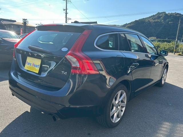 Ｖ６０ Ｔ４　ＳＥ　本革シート　純正ナビ　ＴＶ　バックソナー　ＥＴＣ　プッシュスタート　スマートキー　パワーシート　シートヒーター　純正１７インチアルミホイール（9枚目）