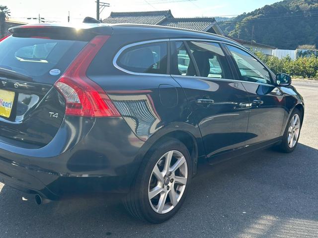 Ｖ６０ Ｔ４　ＳＥ　本革シート　純正ナビ　ＴＶ　バックソナー　ＥＴＣ　プッシュスタート　スマートキー　パワーシート　シートヒーター　純正１７インチアルミホイール（12枚目）