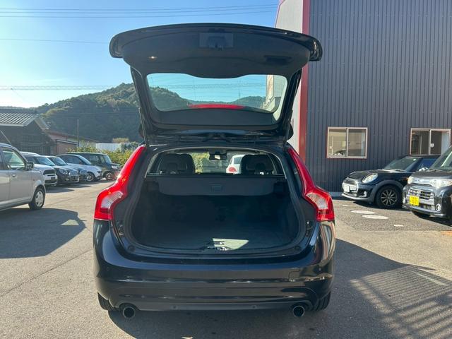 Ｖ６０ Ｔ４　ＳＥ　本革シート　純正ナビ　ＴＶ　バックソナー　ＥＴＣ　プッシュスタート　スマートキー　パワーシート　シートヒーター　純正１７インチアルミホイール（18枚目）