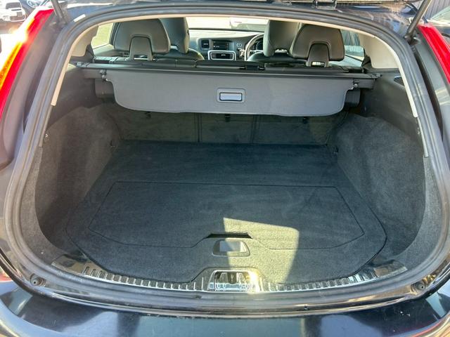 Ｖ６０ Ｔ４　ＳＥ　本革シート　純正ナビ　ＴＶ　バックソナー　ＥＴＣ　プッシュスタート　スマートキー　パワーシート　シートヒーター　純正１７インチアルミホイール（19枚目）