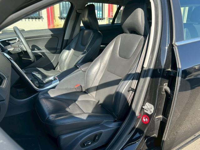 Ｖ６０ Ｔ４　ＳＥ　本革シート　純正ナビ　ＴＶ　バックソナー　ＥＴＣ　プッシュスタート　スマートキー　パワーシート　シートヒーター　純正１７インチアルミホイール（20枚目）