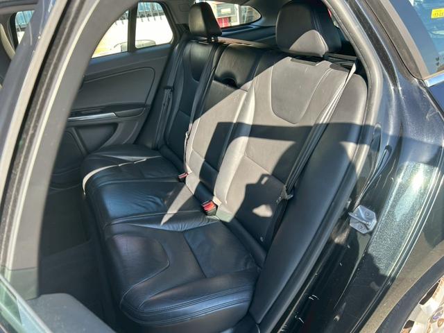 Ｖ６０ Ｔ４　ＳＥ　本革シート　純正ナビ　ＴＶ　バックソナー　ＥＴＣ　プッシュスタート　スマートキー　パワーシート　シートヒーター　純正１７インチアルミホイール（21枚目）