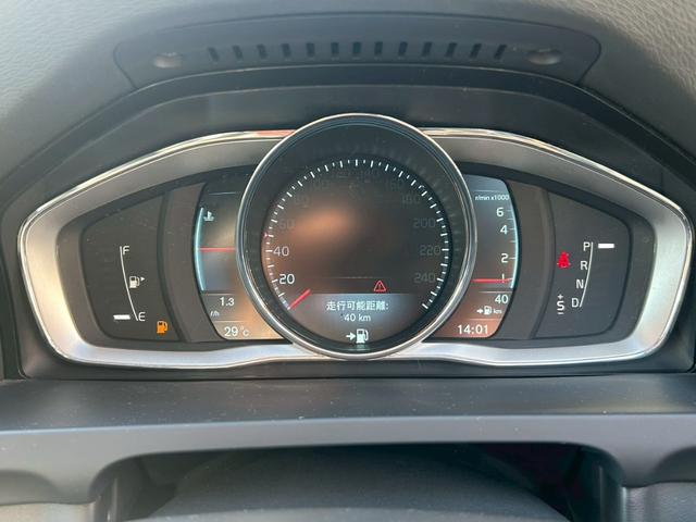 Ｖ６０ Ｔ４　ＳＥ　本革シート　純正ナビ　ＴＶ　バックソナー　ＥＴＣ　プッシュスタート　スマートキー　パワーシート　シートヒーター　純正１７インチアルミホイール（22枚目）