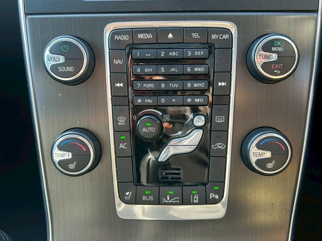 Ｖ６０ Ｔ４　ＳＥ　本革シート　純正ナビ　ＴＶ　バックソナー　ＥＴＣ　プッシュスタート　スマートキー　パワーシート　シートヒーター　純正１７インチアルミホイール（28枚目）