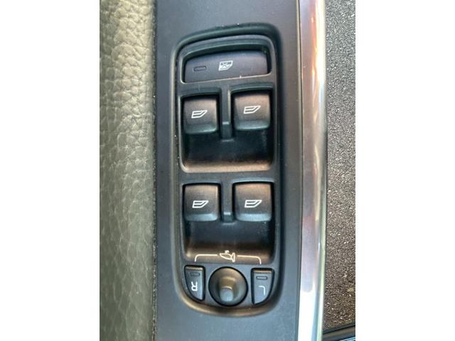 Ｖ６０ Ｔ４　ＳＥ　本革シート　純正ナビ　ＴＶ　バックソナー　ＥＴＣ　プッシュスタート　スマートキー　パワーシート　シートヒーター　純正１７インチアルミホイール（38枚目）