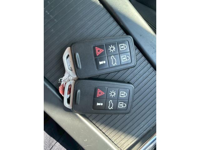 Ｖ６０ Ｔ４　ＳＥ　本革シート　純正ナビ　ＴＶ　バックソナー　ＥＴＣ　プッシュスタート　スマートキー　パワーシート　シートヒーター　純正１７インチアルミホイール（40枚目）