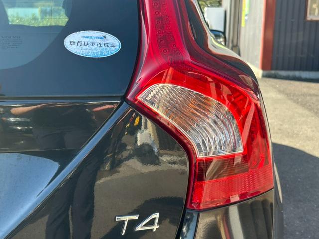 Ｖ６０ Ｔ４　ＳＥ　本革シート　純正ナビ　ＴＶ　バックソナー　ＥＴＣ　プッシュスタート　スマートキー　パワーシート　シートヒーター　純正１７インチアルミホイール（42枚目）