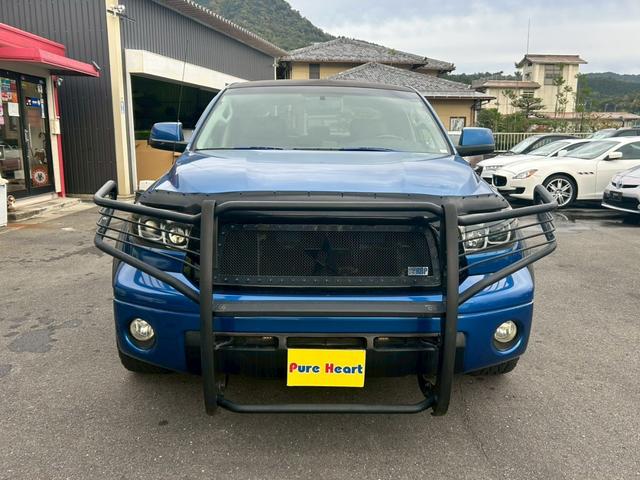 タンドラ クルーマックス リミテッド 2007年モデル グリルガード&テールガード ポケットスタイルオーバーフェンダー FUELOFFROAD20インチAW ローダウン ハードトノカバー&ヘッドライナー アルパインフリップダウンモニター(4枚目)