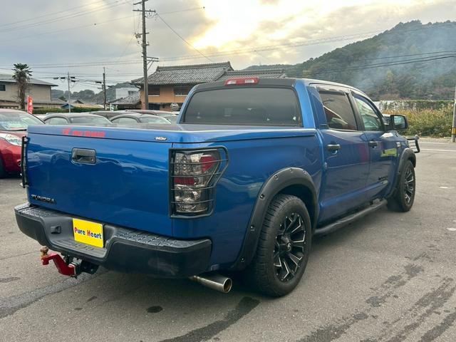 タンドラ クルーマックス リミテッド 2007年モデル グリルガード&テールガード ポケットスタイルオーバーフェンダー FUELOFFROAD20インチAW ローダウン ハードトノカバー&ヘッドライナー アルパインフリップダウンモニター(9枚目)