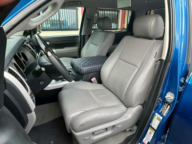 タンドラ クルーマックス リミテッド 2007年モデル グリルガード&テールガード ポケットスタイルオーバーフェンダー FUELOFFROAD20インチAW ローダウン ハードトノカバー&ヘッドライナー アルパインフリップダウンモニター(21枚目)