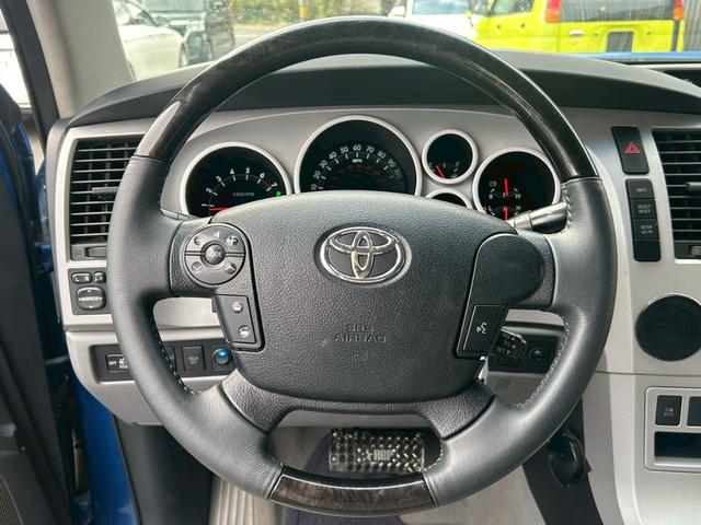 タンドラ クルーマックス リミテッド 2007年モデル グリルガード&テールガード ポケットスタイルオーバーフェンダー FUELOFFROAD20インチAW ローダウン ハードトノカバー&ヘッドライナー アルパインフリップダウンモニター(25枚目)