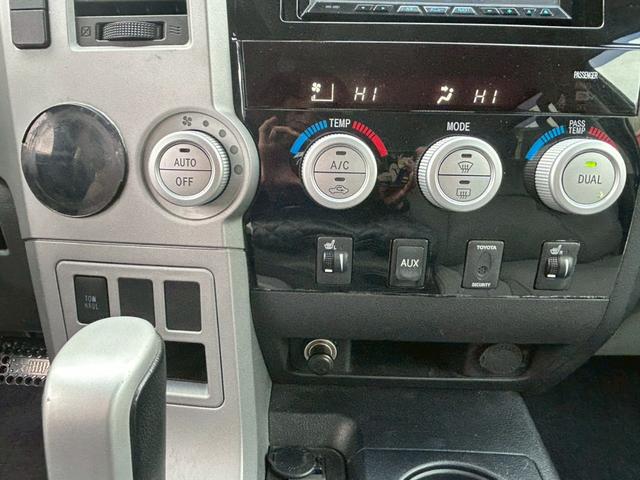 タンドラ クルーマックス リミテッド 2007年モデル グリルガード&テールガード ポケットスタイルオーバーフェンダー FUELOFFROAD20インチAW ローダウン ハードトノカバー&ヘッドライナー アルパインフリップダウンモニター(30枚目)