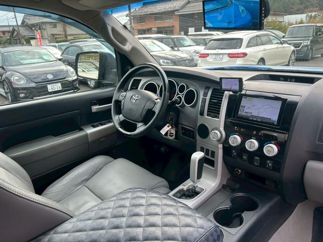 タンドラ クルーマックス リミテッド 2007年モデル グリルガード&テールガード ポケットスタイルオーバーフェンダー FUELOFFROAD20インチAW ローダウン ハードトノカバー&ヘッドライナー アルパインフリップダウンモニター(35枚目)