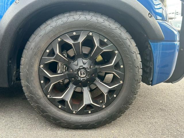 タンドラ クルーマックス リミテッド 2007年モデル グリルガード&テールガード ポケットスタイルオーバーフェンダー FUELOFFROAD20インチAW ローダウン ハードトノカバー&ヘッドライナー アルパインフリップダウンモニター(50枚目)