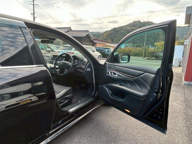 シーマ ハイブリッド サンルーフ ハーフレザーシート 純正ナビ TV バックカメラ クルーズコントロール BOSEサウンド パワーシート プッシュスタート スマートキー 純正18インチアルミホイール タイミングチェーン車(14枚目)