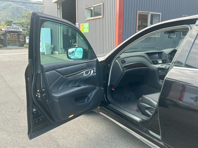 シーマ ハイブリッド サンルーフ ハーフレザーシート 純正ナビ TV バックカメラ クルーズコントロール BOSEサウンド パワーシート プッシュスタート スマートキー 純正18インチアルミホイール タイミングチェーン車(15枚目)