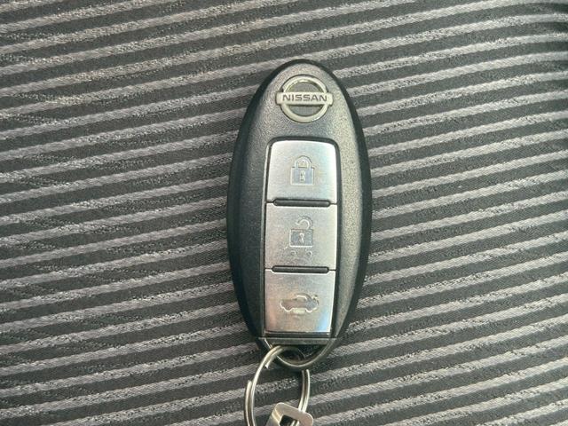 シーマ ハイブリッド サンルーフ ハーフレザーシート 純正ナビ TV バックカメラ クルーズコントロール BOSEサウンド パワーシート プッシュスタート スマートキー 純正18インチアルミホイール タイミングチェーン車(42枚目)