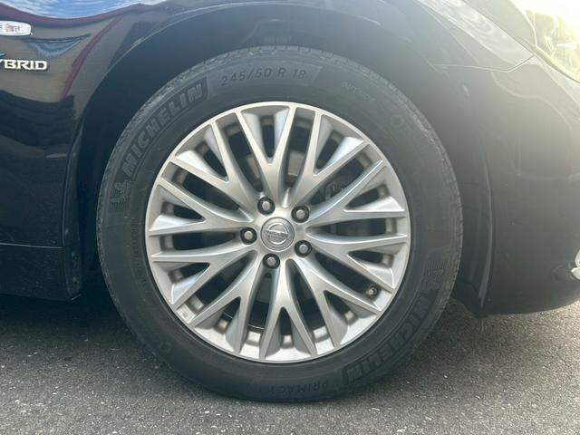 シーマ ハイブリッド サンルーフ ハーフレザーシート 純正ナビ TV バックカメラ クルーズコントロール BOSEサウンド パワーシート プッシュスタート スマートキー 純正18インチアルミホイール タイミングチェーン車(45枚目)