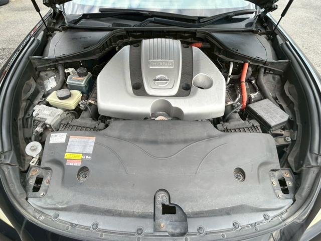 シーマ ハイブリッド サンルーフ ハーフレザーシート 純正ナビ TV バックカメラ クルーズコントロール BOSEサウンド パワーシート プッシュスタート スマートキー 純正18インチアルミホイール タイミングチェーン車(46枚目)