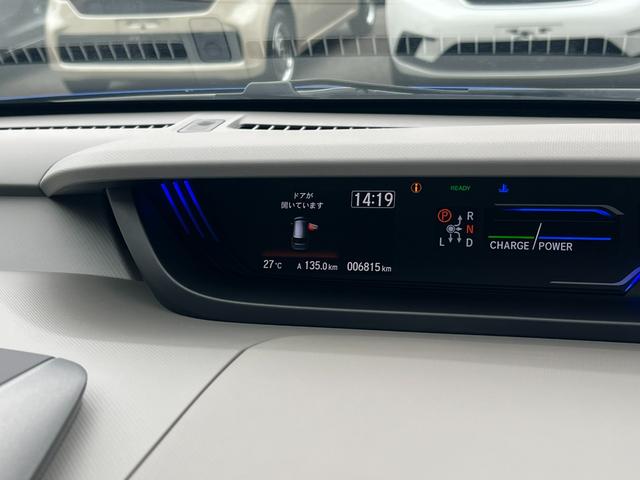 フリードハイブリッド ハイブリッド・Ｇ　ギャザズナビ／センシング／シートヒーター／禁煙車／６人乗／ドアバイザー／ＥＴＣ２．０／パーキングセンサー／両側電動／オートリトラミラー／ＬＥＤヘッドライト／オートエアコン／ロールサンシェイド／（10枚目）