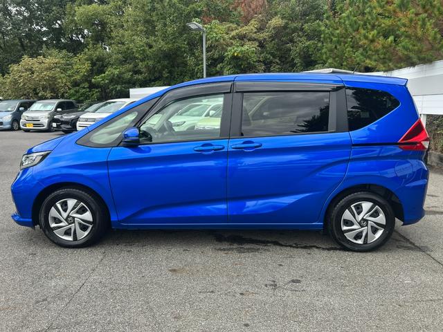 フリードハイブリッド ハイブリッド・Ｇ　ギャザズナビ／センシング／シートヒーター／禁煙車／６人乗／ドアバイザー／ＥＴＣ２．０／パーキングセンサー／両側電動／オートリトラミラー／ＬＥＤヘッドライト／オートエアコン／ロールサンシェイド／（41枚目）