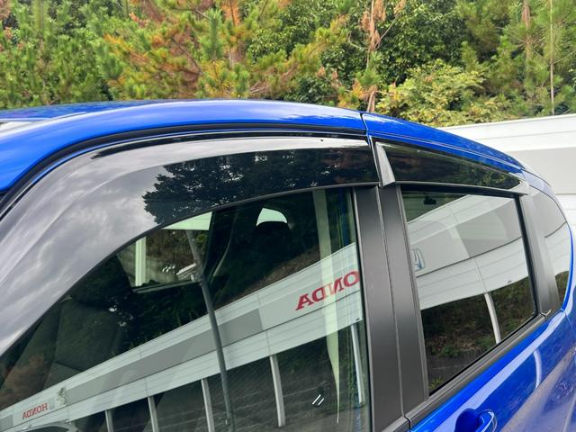 フリードハイブリッド ハイブリッド・Ｇ　ギャザズナビ／センシング／シートヒーター／禁煙車／６人乗／ドアバイザー／ＥＴＣ２．０／パーキングセンサー／両側電動／オートリトラミラー／ＬＥＤヘッドライト／オートエアコン／ロールサンシェイド／（42枚目）