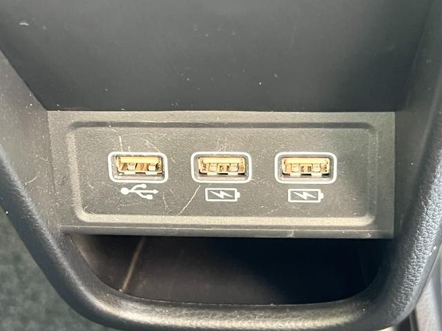 ＵＳＢやシガーソケットも対応しておりますので、外部機器での接続、充電なども可能でございます。