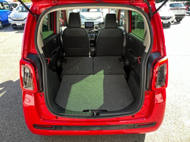 ２列目を倒すとさらに空間が広がります。