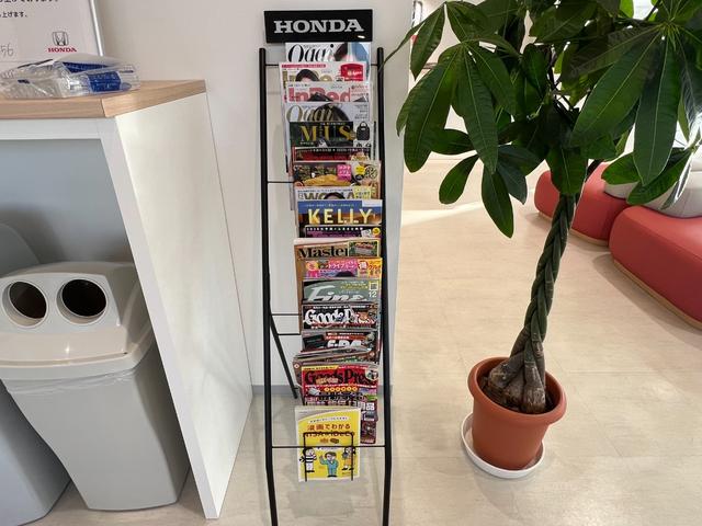店内には雑誌もご用意しております。退屈しないような工夫をしていきますので何かご意見やアドバイスがございましたら、お気軽にお申し付けください。