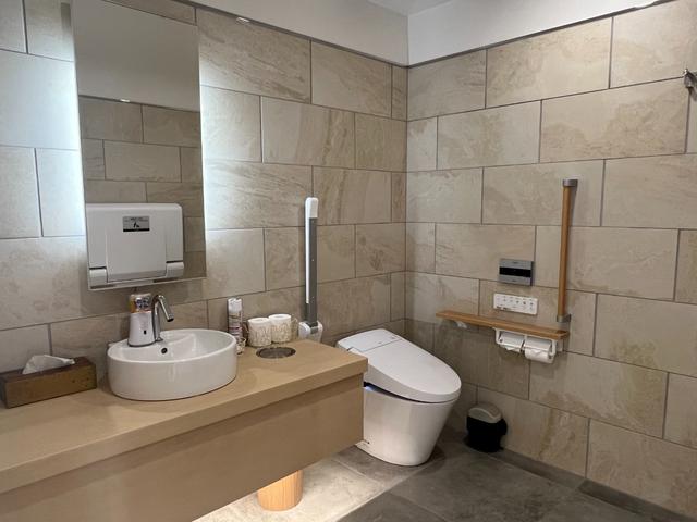 ２０２２年のリニューアルに伴い男女のトイレも綺麗になりました。