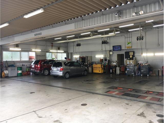 店舗に併設の整備工場が御座います。最新の整備工場で、正規ホンダディーラーである当社へ車検・点検・修理等はぜひお任せください！！！」