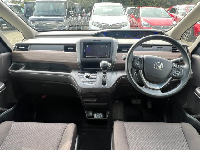 フリード G・ホンダセンシング 社外ディスプレイオーディオ/センシング/シートヒーター/6人乗り/ロールサンシェイド/(8枚目)