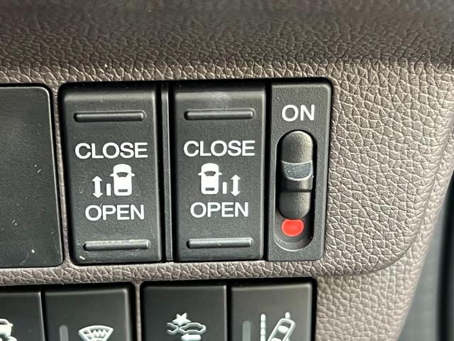 フリード G・ホンダセンシング 社外ディスプレイオーディオ/センシング/シートヒーター/6人乗り/ロールサンシェイド/(18枚目)